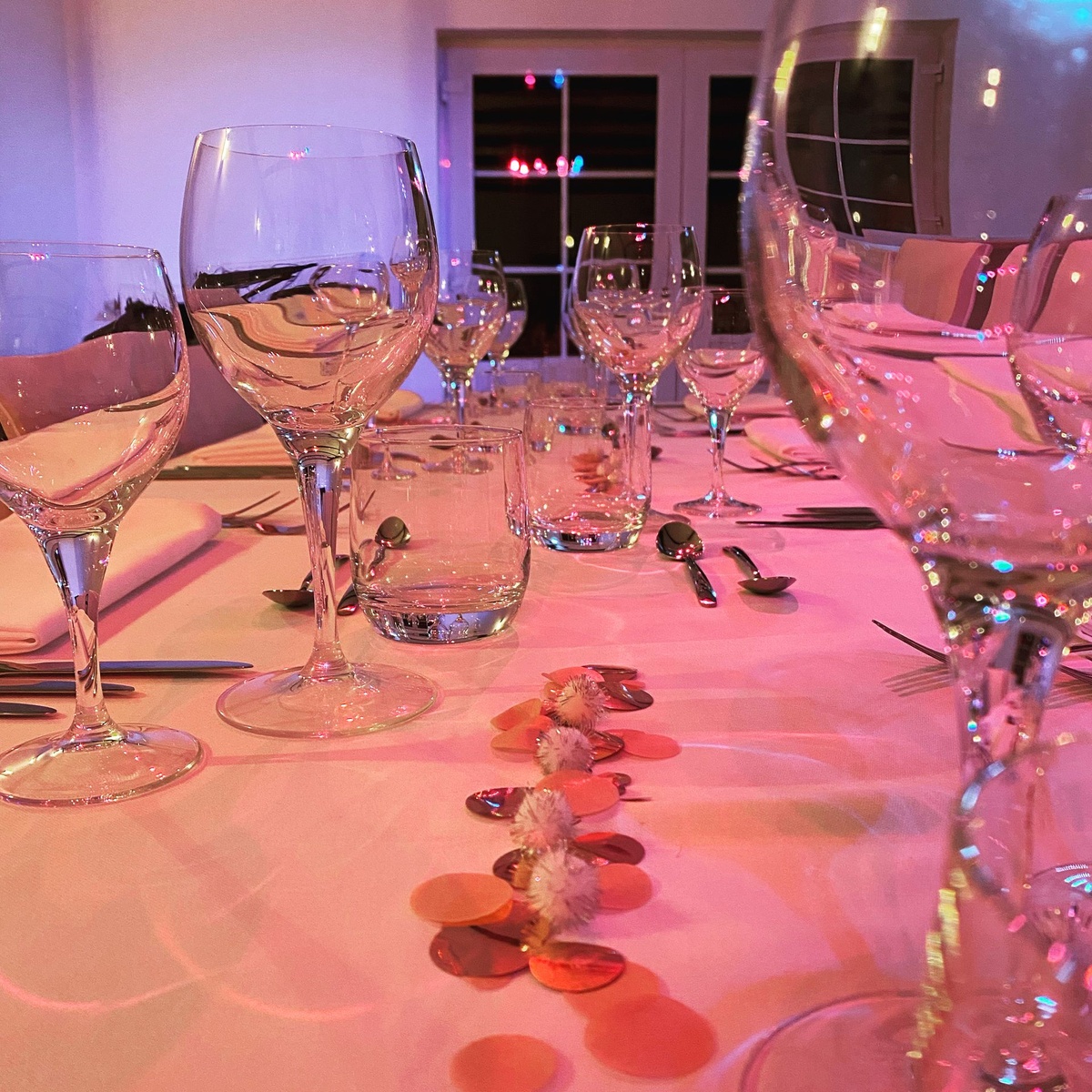 Gedekte tafel bij een receptie bij Artivent