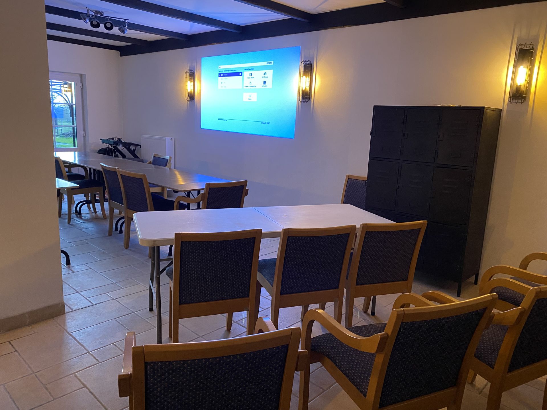 De trainingszaal van Artivent met projectie